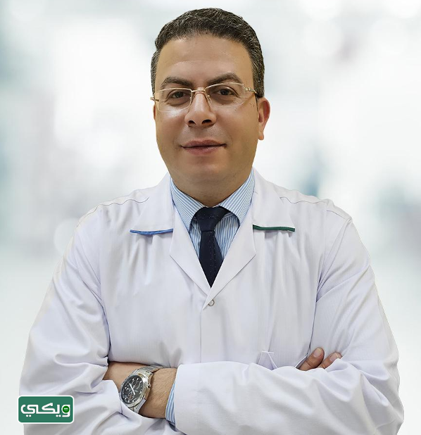 الدكتور محمد عماد أحمد خلفية افضل دكتور مخ واعصاب مستشفى السعودي الألماني