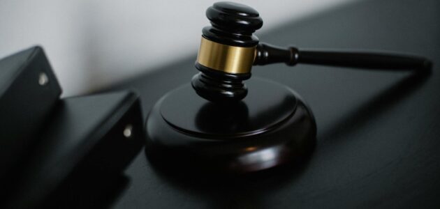 لماذا يعتبر بيع سيارتك في المزاد أفضل من المعارض التقليدية؟